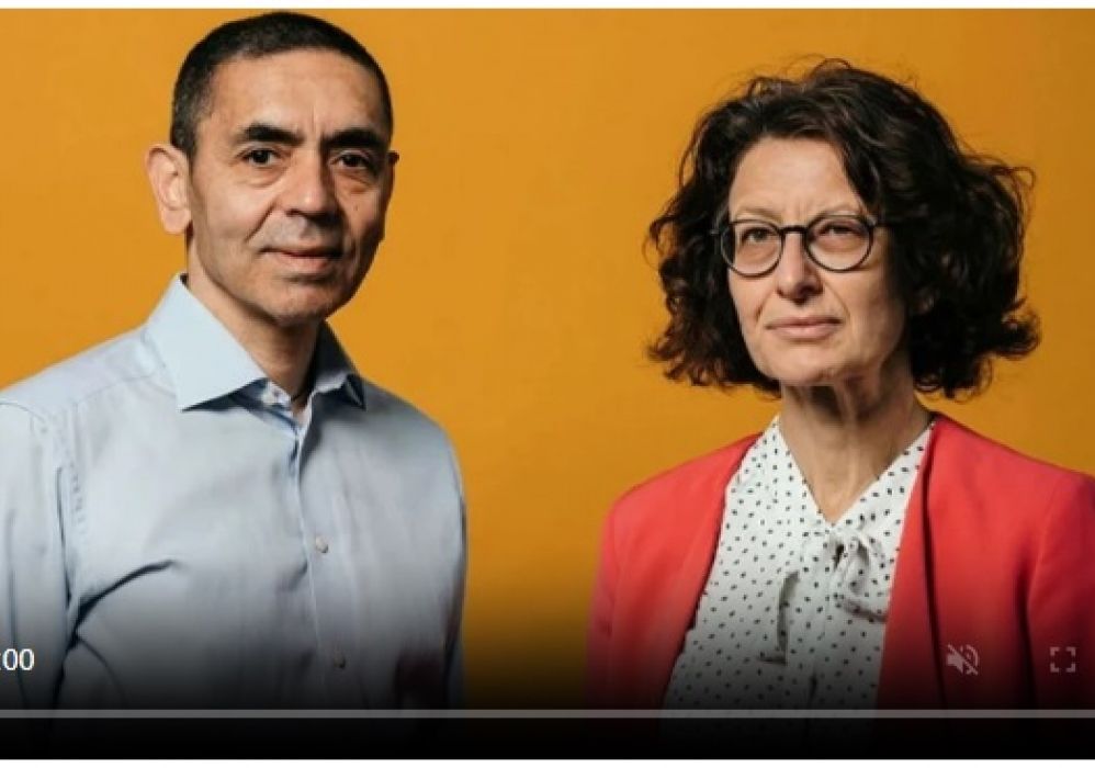 Türk bilim insanları Uğur Şahin ve Özlem  Hakim Karşısında